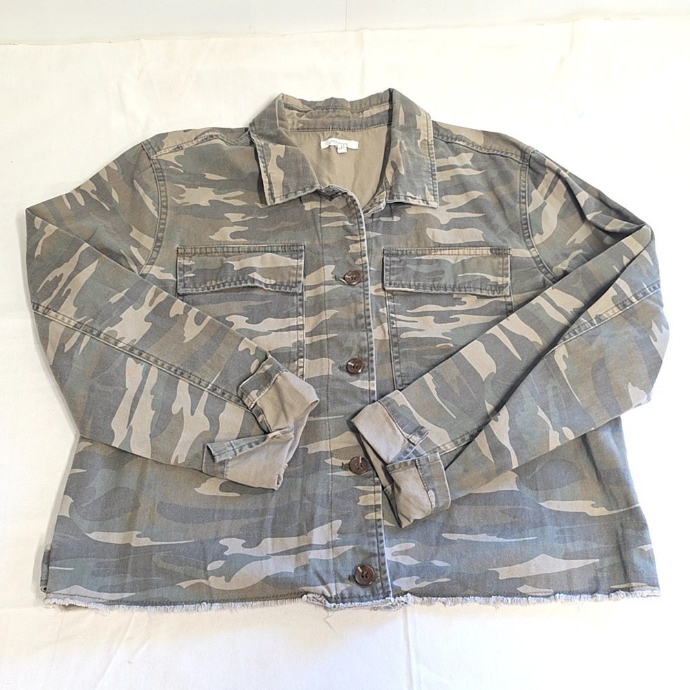 Maurices Utility Jacket Womens XL Green Camo Floral Embroidered Raw Hem Cotton
